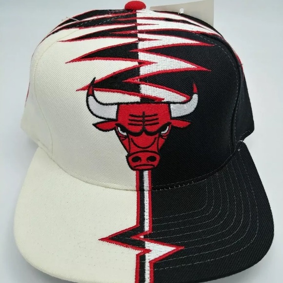 Accessories - Vintage bulls hat SHOCKWAVE